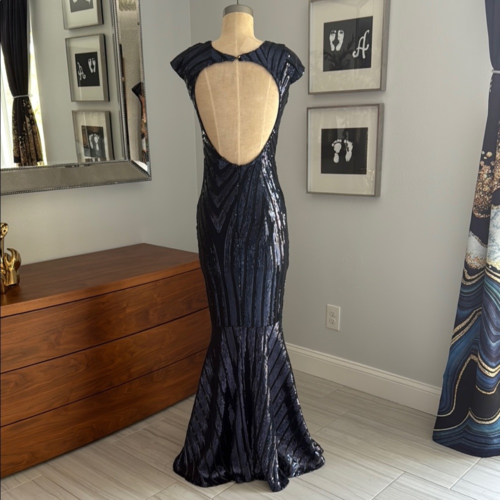 $445 Club L London - Elegant Open Back Navy Blue Sequin Gown fits Size 6-8